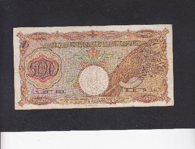 Beschrijving achterzijde: WOMAN